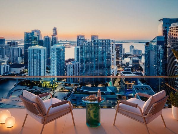 09-Standard-Brickell-Residences-Balcony