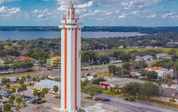 ¿Sabías que Clermont es la única ciudad de Florida con Geografía de Lujo, Colegios A+ y Precios Asequibles?