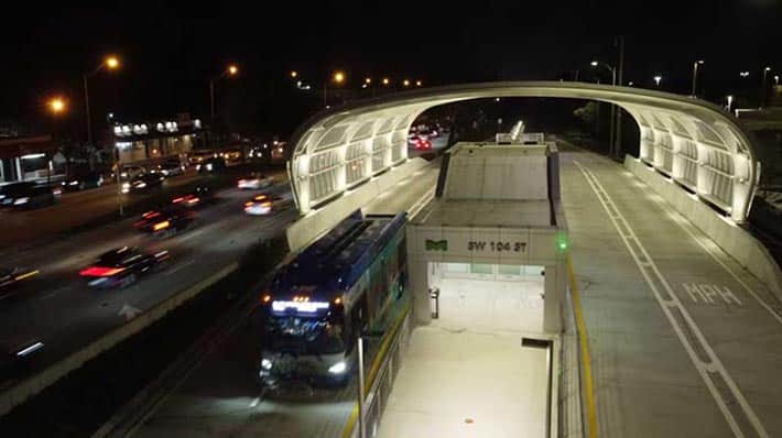"El lujo se habita en el centro. La riqueza se construye en el corredor."
